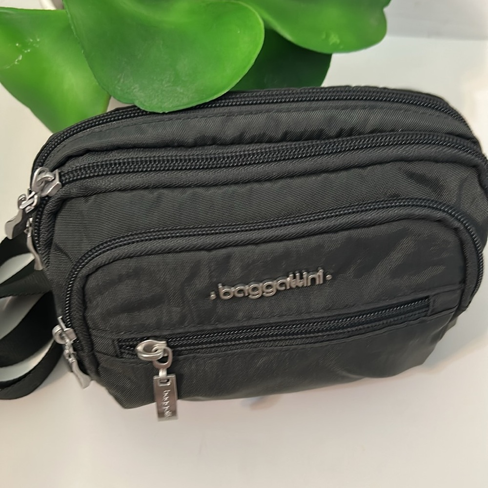 New Baggallini Triple Zip Bagg Charcoal Purple Lined Crossbody Strap Waist Pack - Picture 5 of 7